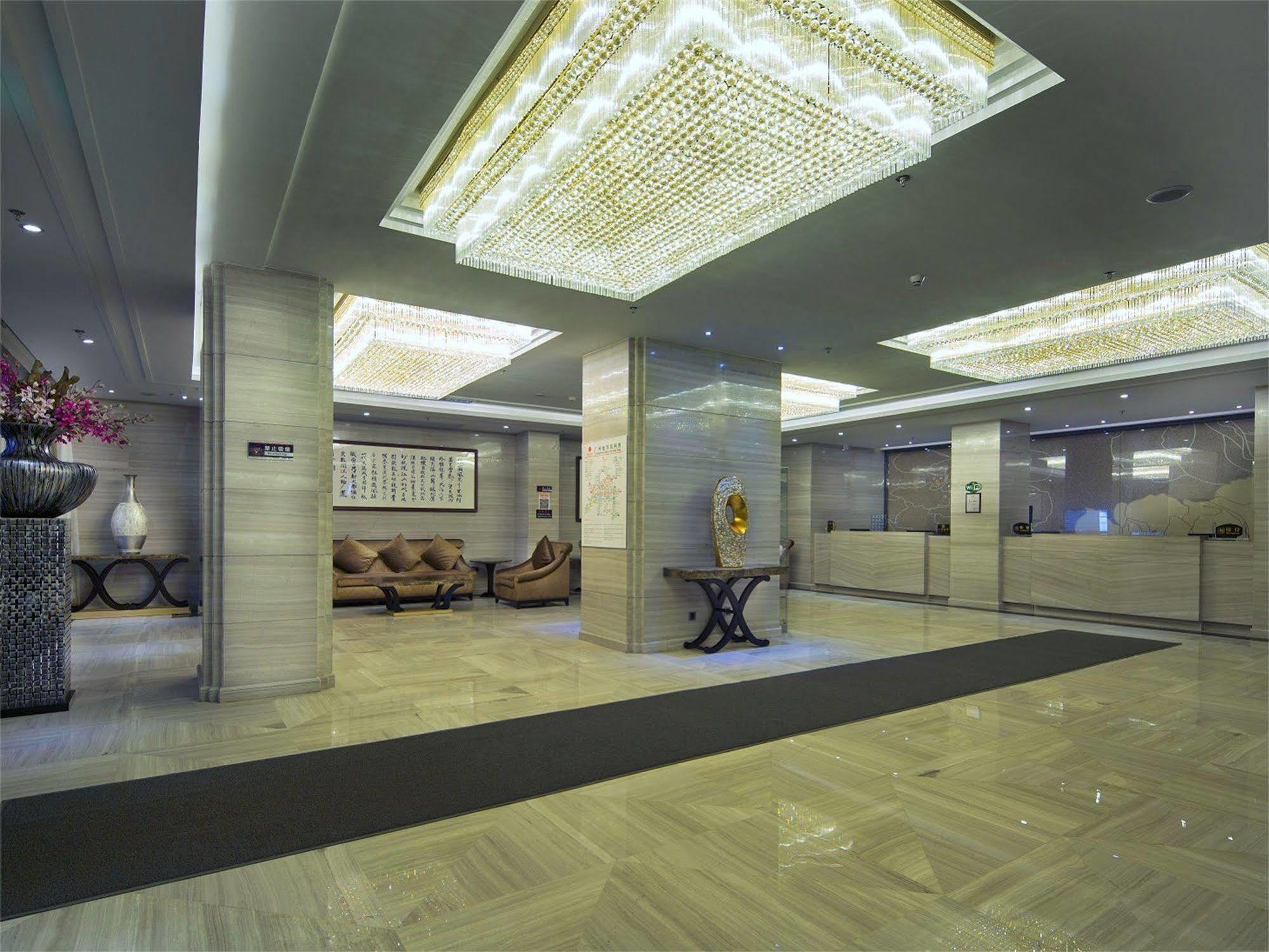 V8 Hotel Train Station Guangzhou Exteriör bild
