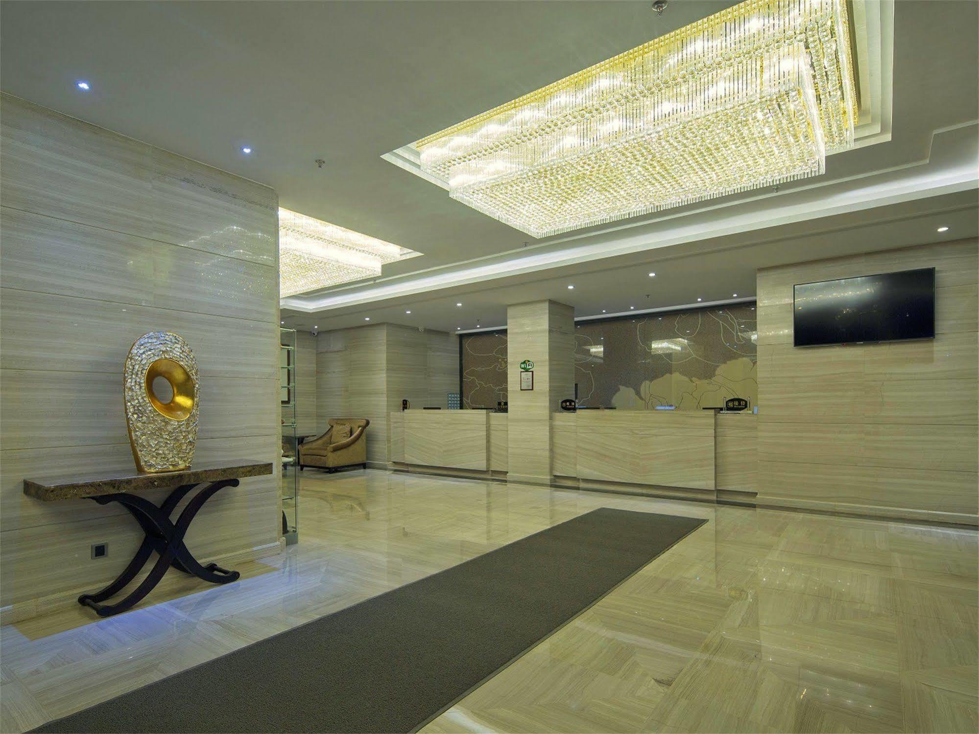 V8 Hotel Train Station Guangzhou Exteriör bild