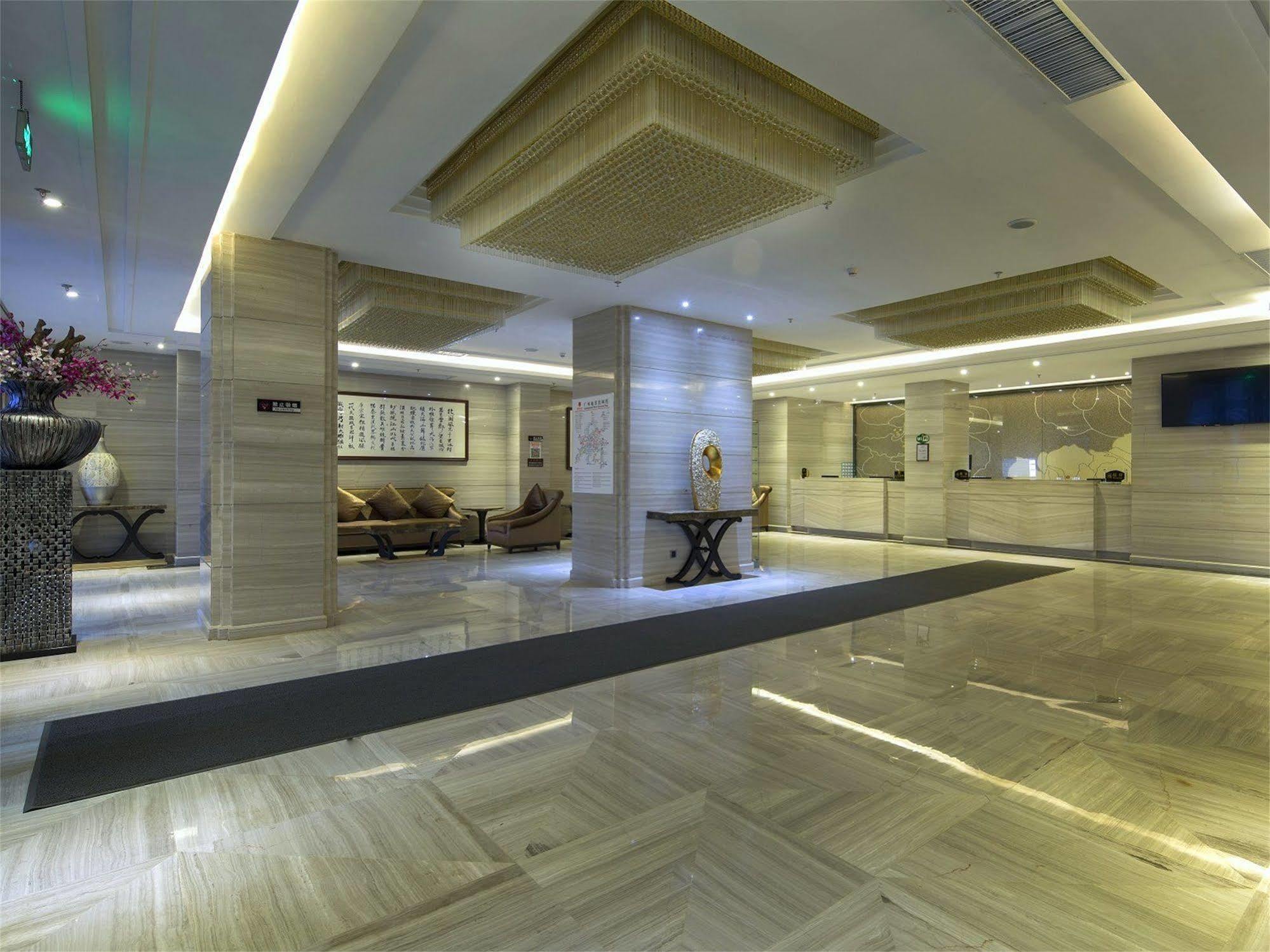 V8 Hotel Train Station Guangzhou Exteriör bild