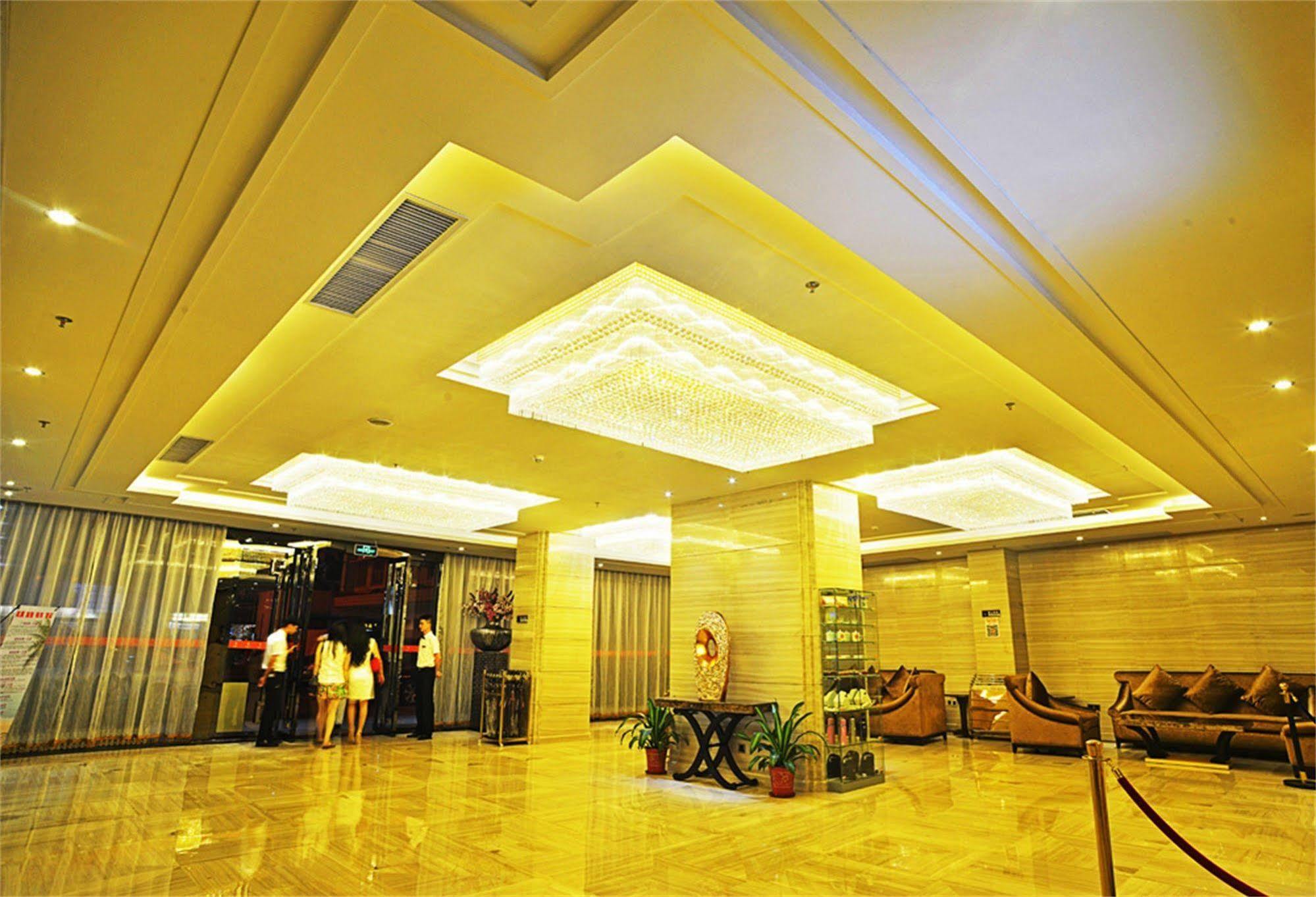 V8 Hotel Train Station Guangzhou Exteriör bild